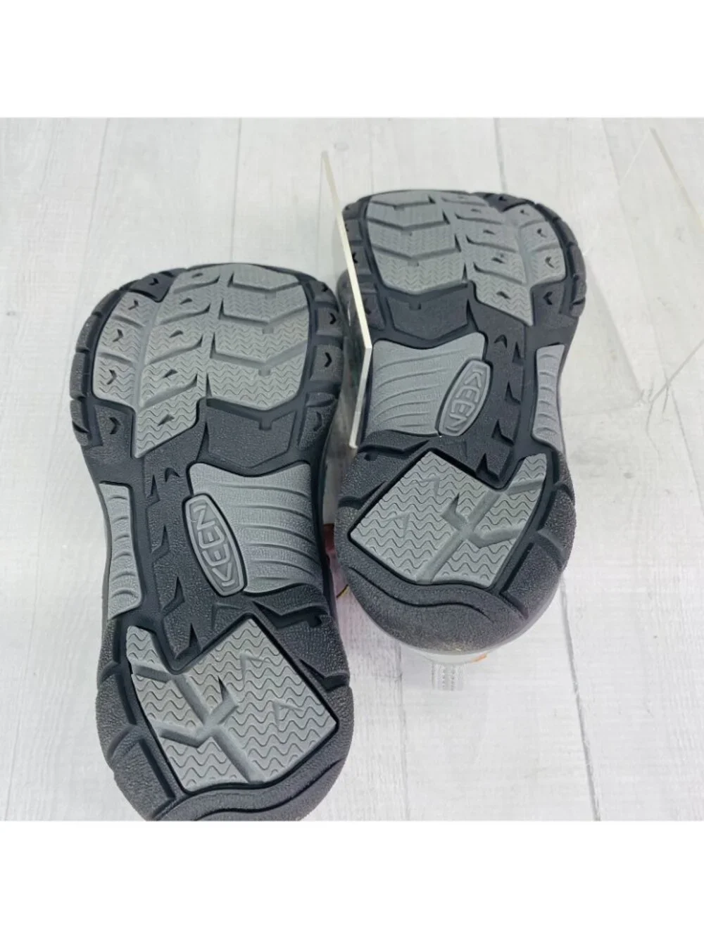Keen Women VENICE Stripe Pink Gray Waterproof Closed Toe Sport Sandals Sz 6 NEW